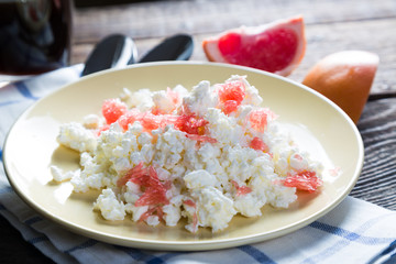 Cottage cheese with grapefruit, healthy eating