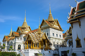 Fototapeta premium Grand Palace court and Chakri Maha Prasat
