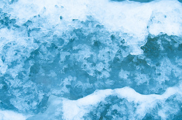 Fototapeta na wymiar Beginning of winter freezing water