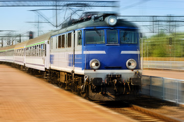 
Train