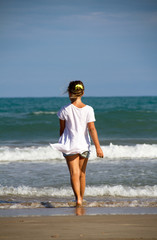 Fototapeta na wymiar girl walking on the beach