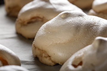 Baked white meringues