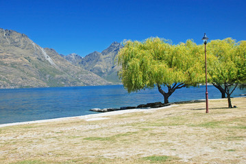 Beach of lake Wakatipu, Queenstown, New Zealand