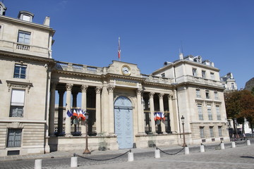 Fototapeta na wymiar Entrée de l'Assemblée Nationale, Palais Bourbon à Paris