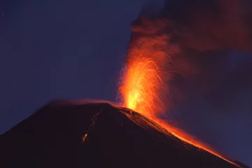 Stoff pro Meter A fiery eruption lights up the night sky over Ecuador's volcanic crater, resembling a mini Stromboli with Vulcan-like intensity. © Ammit
