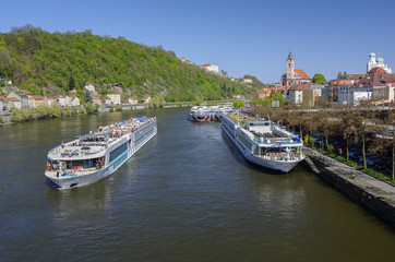 Flusskreuzfahrtschiffe auf der Donau