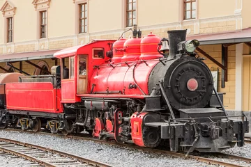 Ingelijste posters Trein A vintage Ecuadorian steam locomotive sits outside the old Quito railway station, part of the Andes' South American railway museum.  © Ammit
