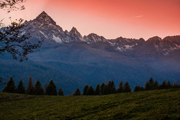 Tramonto rosso sul Monviso