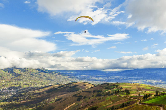 Experience the thrill of paragliding over the breathtaking Ecuadorian Andes,immersing yourself in the stunning beauty of the landscape.