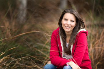 Obraz premium Beautiful Smiling Woman in Grass