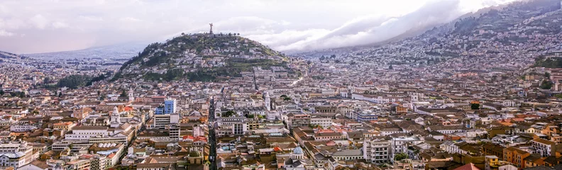 Fototapeten Landschaft der südlichen Komponente der Stadt in der Szene Jungfrau von Quito Statue auf dem Panecillo-Grat mit Blick auf die Stadt Reisegebäude Quito Ecuador Carving Mark Landschaftstour lateinische Skulptur Szene Berge © Ammit