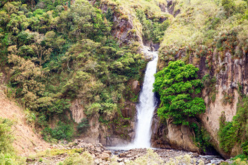 Fototapeta premium A breathtaking landscape in Ecuador's Banos, nestled in the Andes of South America. This place offers stunning waterfalls and lush canopy views.