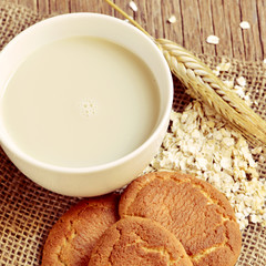 oat milk, rolled oats and digestive cookies