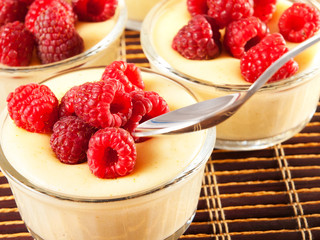 Vanilla cream with raspberries