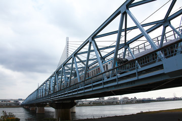 橋を渡る電車2