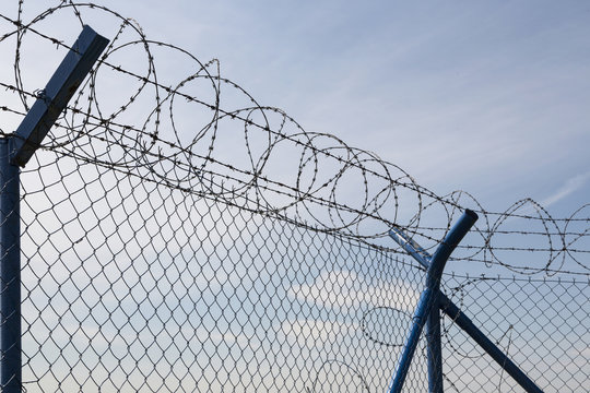 Directorate of Prague Airport, fence with barbed wire