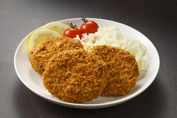 メンチカツ　Minced meat cutlets