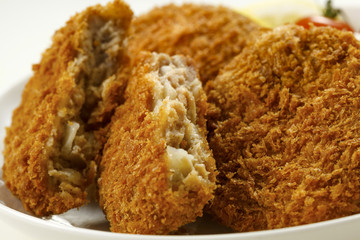 メンチカツ　Minced meat cutlets
