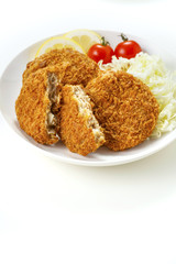 メンチカツ　Minced meat cutlets
