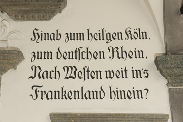 Inschrift an der Kapelle St. Karl in Hospental, Uri, Schweiz