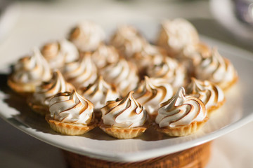 Decorating desserts was prepared for the wedding party.