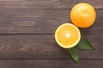 Wandaufkleber Fresh organic oranges fruits on wooden background © Delicious