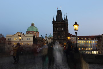 Obraz premium Evening Charles Bridge with walking people, Prague, Czech Republic