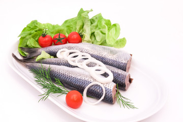Frische Heringe mit Salat