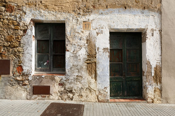 Fototapeta na wymiar Medieval building wall in Pals, Catalonia, Spain