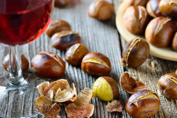 Geröstete Maroni mit Südtiroler Vernatsch