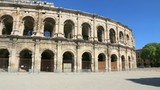 La place des arènes à Nîmes