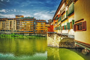 Fototapeta na wymiar Ponte Vecchio seen from Arno bank in Florence