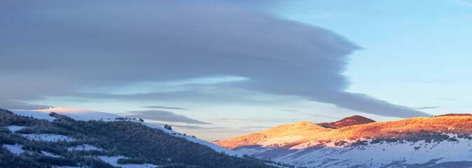 Obraz na płótnie Canvas Sunrise Carpathian mountain winter panorama.