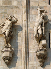 Obraz premium Milan, statues sur la façade de la cathédrale, Italie