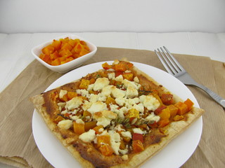 Kürbispizza mit Thymian und Fetakäse