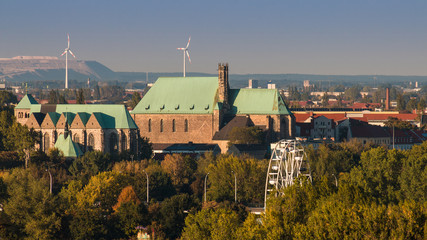 Blick über Petrikirche und Wallonerkirche in Magdeburg