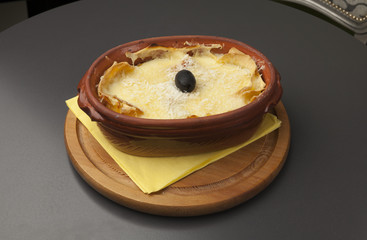  lasagna in a ceramic pot