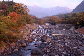 日光　稲荷川と紅葉