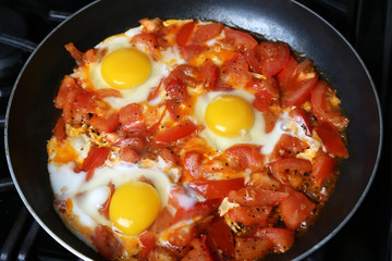 scrambled eggs with tomatoes