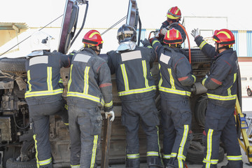 Fototapeta premium practice rescue victims in traffic accidents