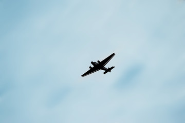 Fototapeta na wymiar Junkers Ju 52/3m Flugzeug / Die Junkers Ju 52 ein dreimotoriges Flugzeug 
