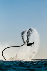 Crédence de cuisine en verre imprimé Sports nautique Silhouette d& 39 un pilote de planche à mouche