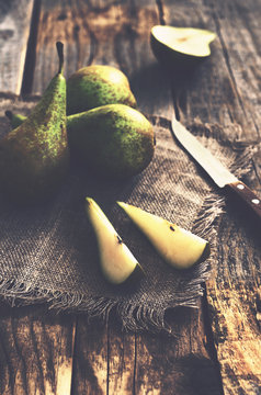 Sliced pears on wooden table