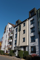 Fototapeta na wymiar modern appartment house in Hilden before blue sky in autumn