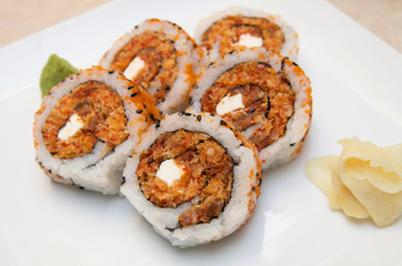 Five maki rolls on a white dish