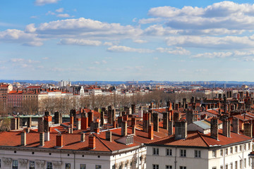 Cheminées sur les toits de lyon