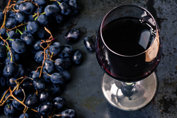 Fototapeta Wineglass of red wine with grapes obraz