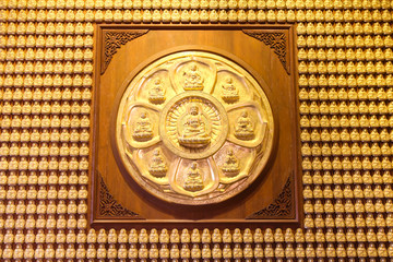 Ten Thousand Golden Buddhas lined up along The wall 