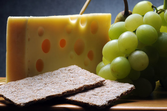 Էմենտալ Эмменталь 埃文達芝士 エメンタールチーズ 에멘탈 치즈 Emmental peyniri Ementálsky syr պանիր پنیر امنتال אמנטל 