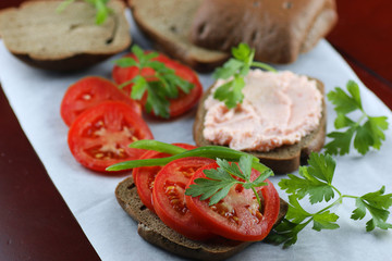 Fototapeta na wymiar sandwich bread tomato sauce green healthy vegetables